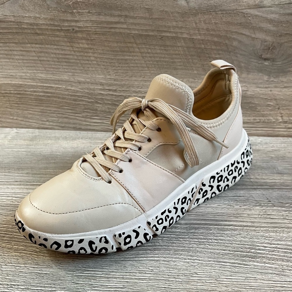 Woman’s Aldo Elebirith cream/blush colored athletic sneakers size 7.5